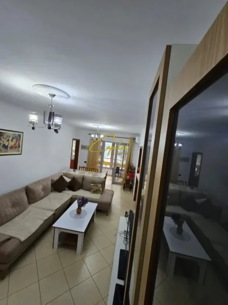 Tirane, jepet me qera apartament 2+1 Kati 1, 108 m² 550 € (PALLATI ME SHIGJETA)