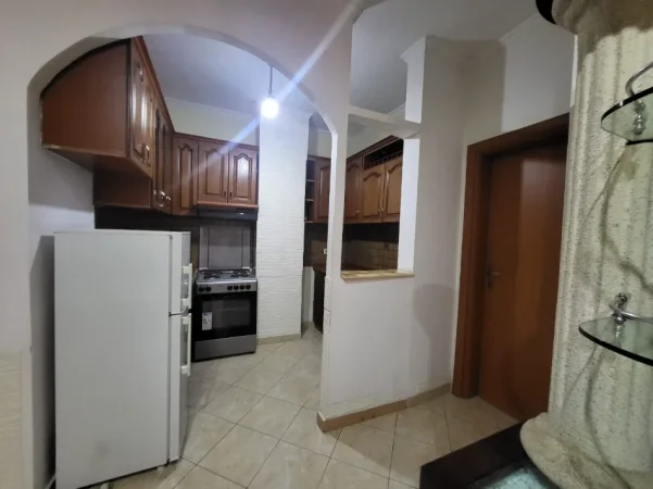 Tirane, jepet me qera apartament 2+1+Ballkon Kati 5, 90 m² 450 € 