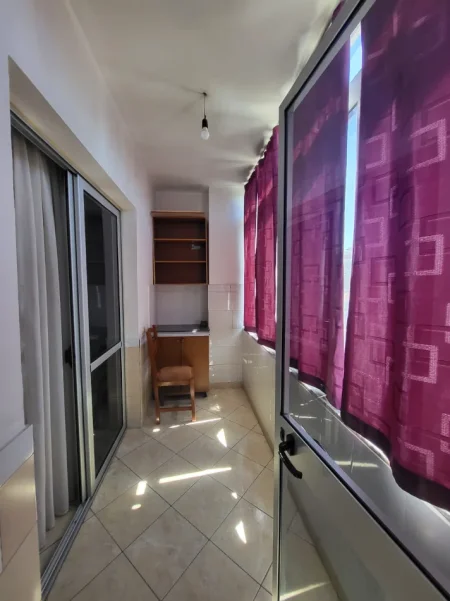 Tirane, jepet me qera apartament 2+1+Ballkon Kati 5, 90 m² 450 € 