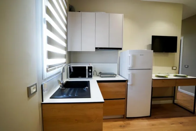 Tirane, jepet me qera apartament 1+1 , 65 m² 400 € (Kompleksi Grand)