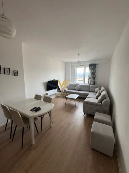 Tirane, jepet me qera apartament 2+1+Ballkon Kati 10, 95 m² 500 € (YZBERISHT)