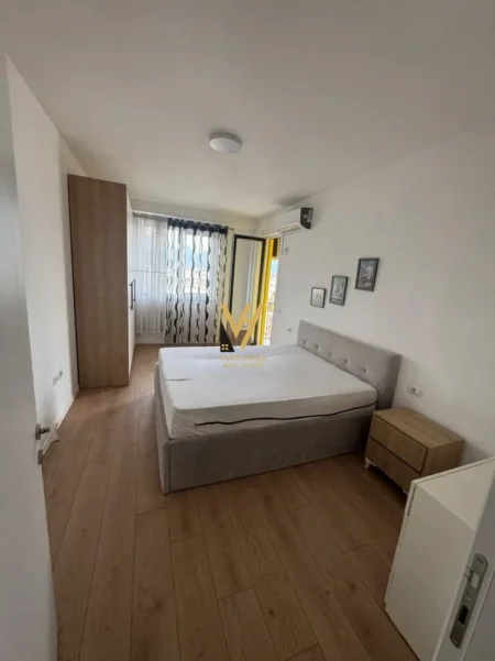 Tirane, jepet me qera apartament 2+1+Ballkon Kati 10, 95 m² 500 € (YZBERISHT)