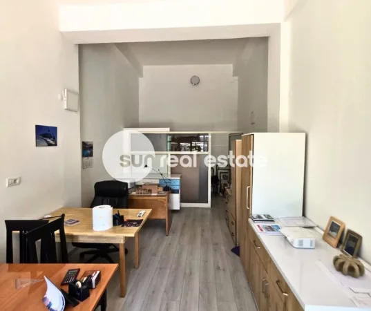 Shkoder, jepet me qera ambjent biznesi Kati 1, 30 m² (Kryqëzimi Prek Cali)