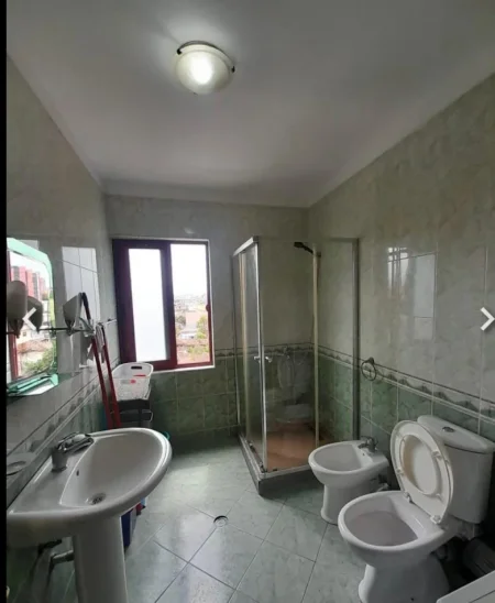 Tirane, jepet me qera apartament 1+1 Kati 3, 70 m² 550 € (Medreseja)