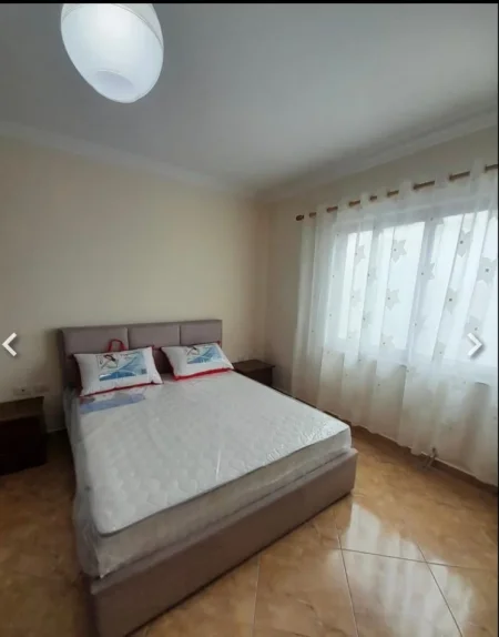 Tirane, jepet me qera apartament 1+1 Kati 3, 70 m² 550 € (Medreseja)