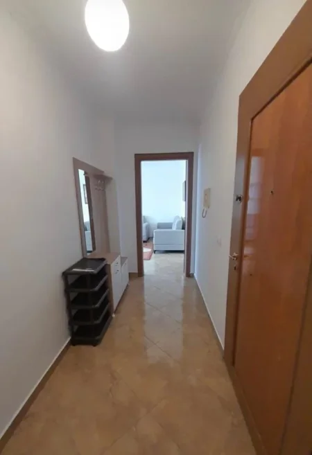 Tirane, jepet me qera apartament 1+1 Kati 3, 70 m² 550 € (Medreseja)