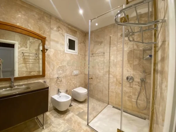 Tirane, jepet me qera zyre Kati 10, 450 m² 5.000 € (Stadiumi Air Albania)
