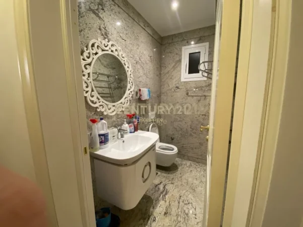 Tirane, jepet me qera zyre Kati 10, 450 m² 5.000 € (Stadiumi Air Albania)