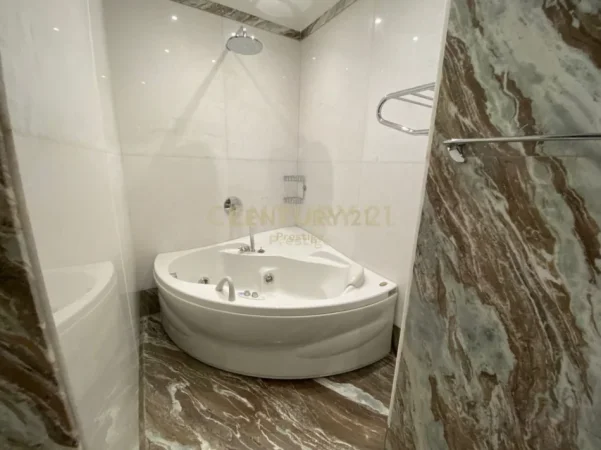Tirane, jepet me qera zyre Kati 10, 450 m² 5.000 € (Stadiumi Air Albania)