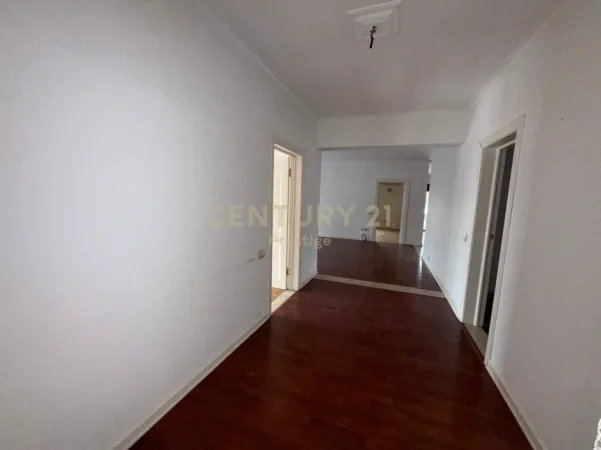 Tirane, jepet me qera zyre Kati 10, 450 m² 5.000 € (Stadiumi Air Albania)