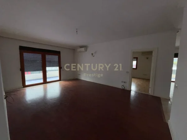 Tirane, jepet me qera zyre Kati 10, 450 m² 5.000 € (Stadiumi Air Albania)