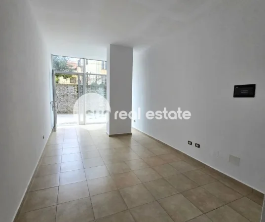 Shkoder, jepet me qera ambjent biznesi Kati 1, 30 m² (POSHTE EXALCO-S)