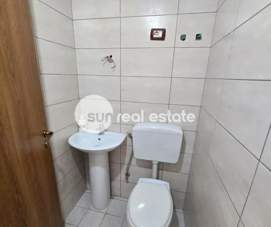 Shkoder, jepet me qera ambjent biznesi Kati 1, 30 m² (POSHTE EXALCO-S)
