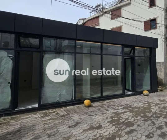 Shkoder, jepet me qera ambjent biznesi Kati 1, 40 m² (QENDER)