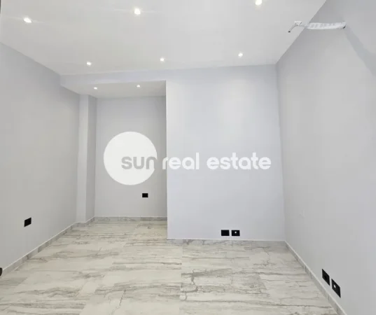 Shkoder, jepet me qera ambjent biznesi Kati 1, 40 m² (QENDER)