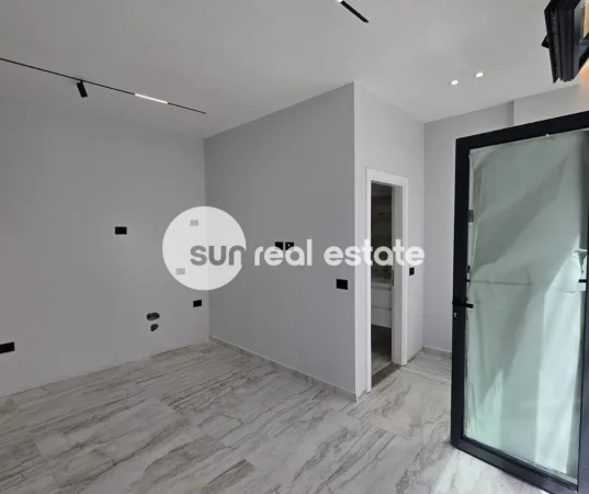 Shkoder, jepet me qera ambjent biznesi Kati 1, 40 m² (QENDER)