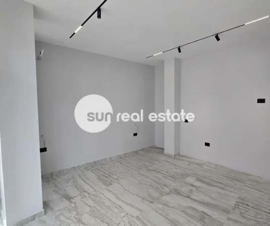 Shkoder, jepet me qera ambjent biznesi Kati 1, 40 m² (QENDER)