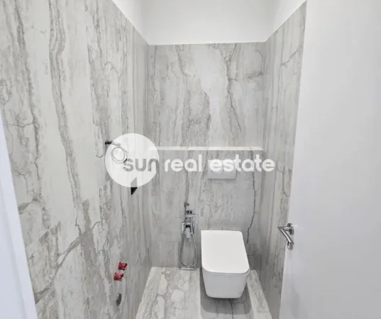 Shkoder, jepet me qera ambjent biznesi Kati 1, 40 m² (QENDER)