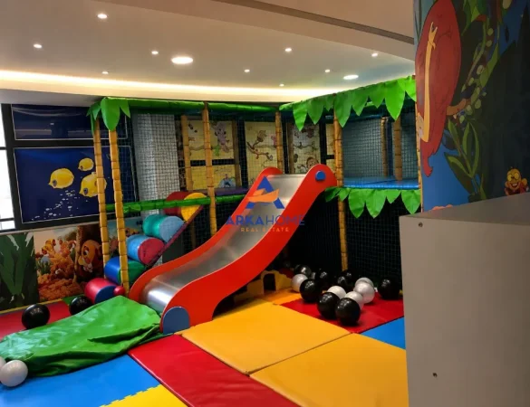 Tirane, shitet ambjent biznesi Kati 0, 172 m² 602.000 € (SHKOZE)