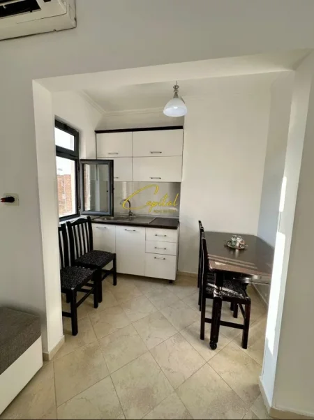 Tirane, jepet me qera apartament 1+1 Kati 5, 60 m² 400 € (LAPRAKE)
