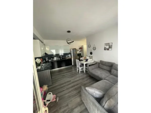 Tirane, shitet apartament 1+1 Kati 4, 61 m² 120.000 € (MARTENITETI I RI)