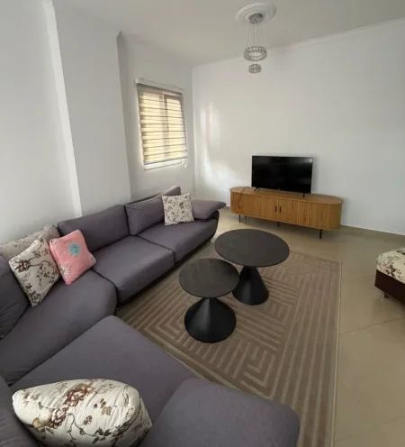 Tirane, jepet me qera apartament 2+1 , 110 m² 650 € 