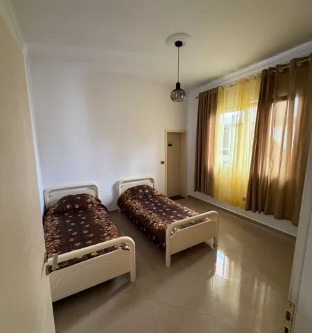 Tirane, jepet me qera apartament 2+1 , 110 m² 650 € 