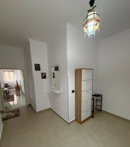 Tirane, jepet me qera apartament 2+1 , 110 m² 650 € 
