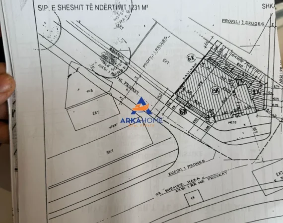 Tirane, shitet garazh | post parkimi Kati 0, 330 m² 495.000 € (SHKOZE)