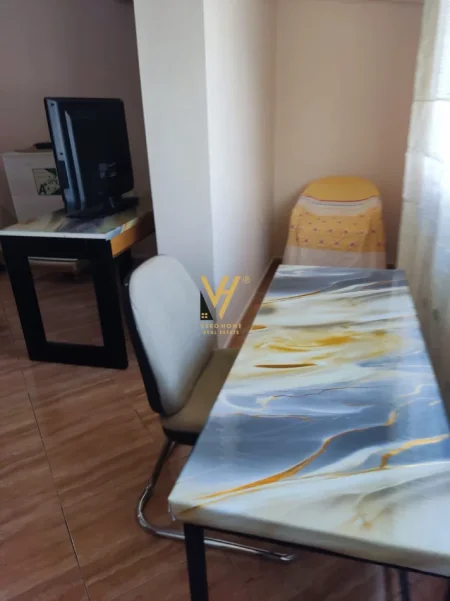 Tirane, jepet me qera apartament 1+1+Ballkon Kati 6, 65 m² 420 € (SIRI KODRA)