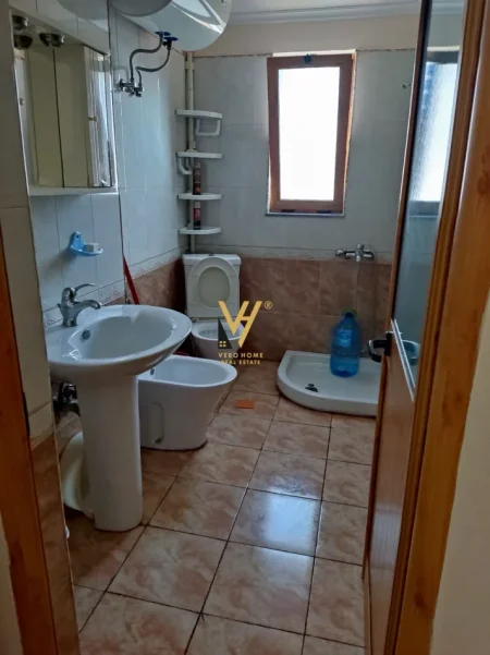 Tirane, jepet me qera apartament 1+1+Ballkon Kati 6, 65 m² 420 € (SIRI KODRA)