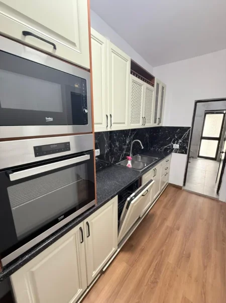 Tirane, jepet me qera apartament 2+1 , 85 m² 600 € (Don Bosko)