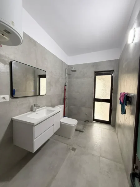 Tirane, jepet me qera apartament 2+1 , 85 m² 600 € (Don Bosko)