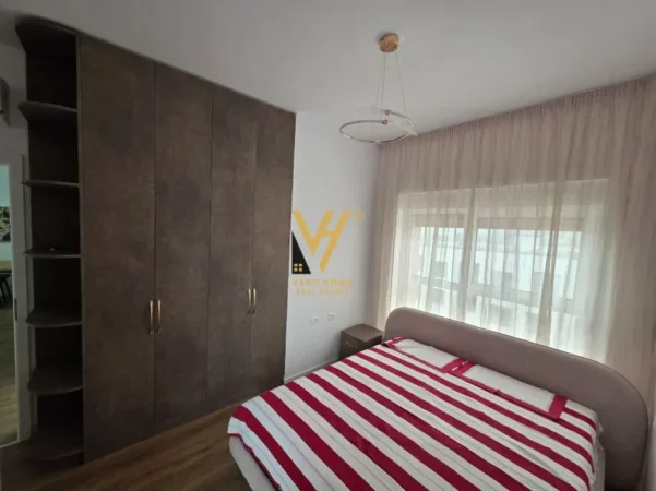 Tirane, jepet me qera apartament 2+1+Ballkon Kati 8, 75 m² 540 € (ALI DEMI)