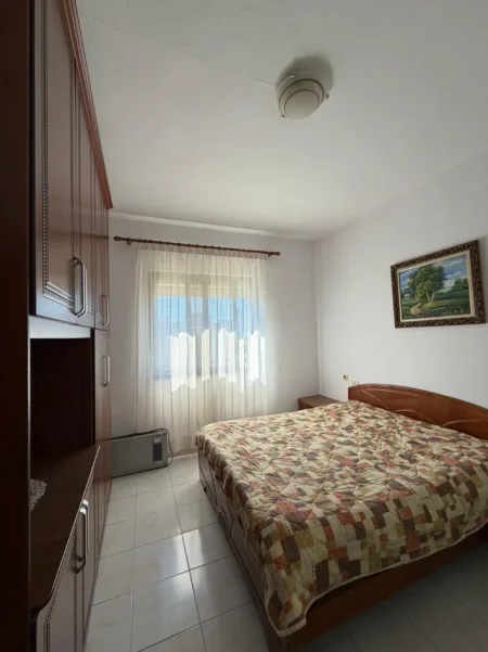 Tirane, jepet me qera apartament 1+1+Ballkon Kati 5, 65 m² 450 € 