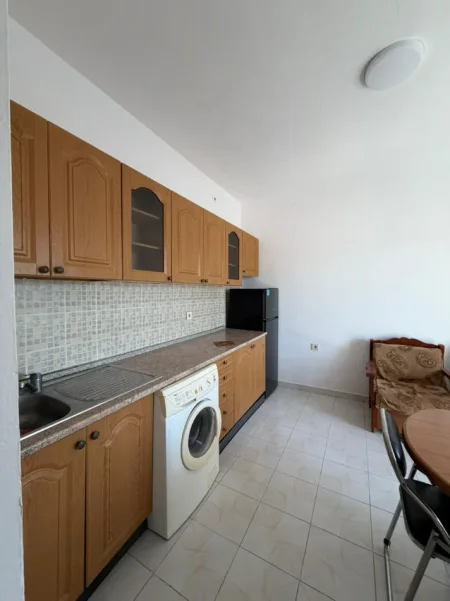 Tirane, jepet me qera apartament 1+1+Ballkon Kati 5, 65 m² 450 € 