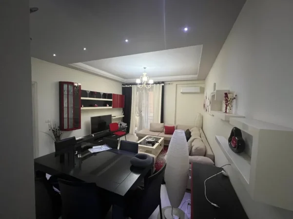Tirane, jepet me qera apartament 2+1 Kati 3, 800 € (Liqeni i Thate)