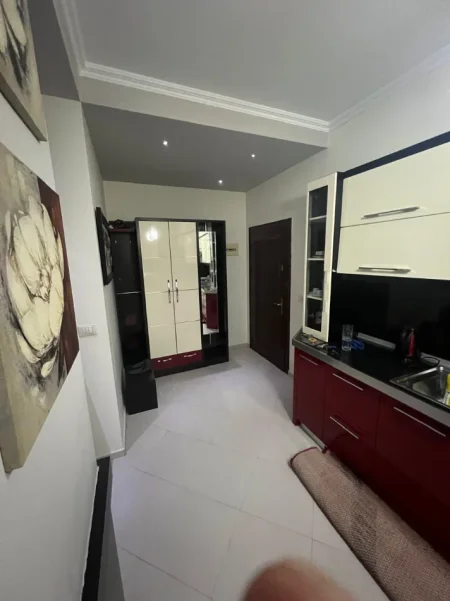 Tirane, jepet me qera apartament 2+1 Kati 3, 800 € (Liqeni i Thate)