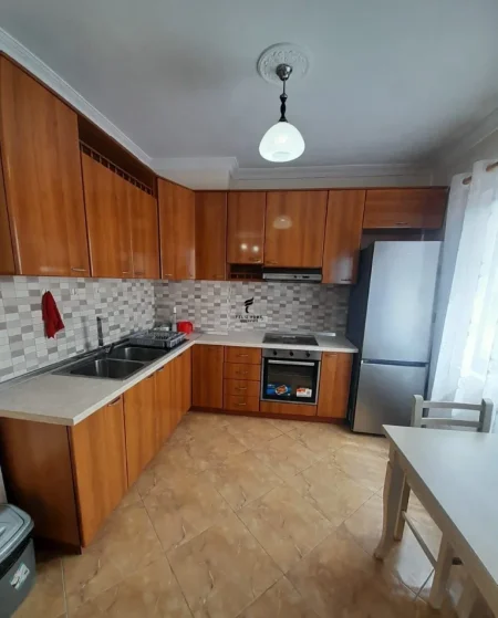 Tirane, jepet me qera apartament 1+1 Kati 3, 71 m² 550 € (RRUGA E DIBRES)