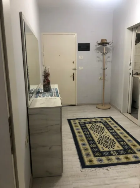 Tirane, jepet me qera apartament 1+1+Ballkon Kati 5, 68 m² 420 € 
