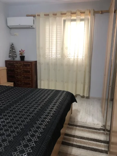 Tirane, jepet me qera apartament 1+1+Ballkon Kati 5, 68 m² 420 € 