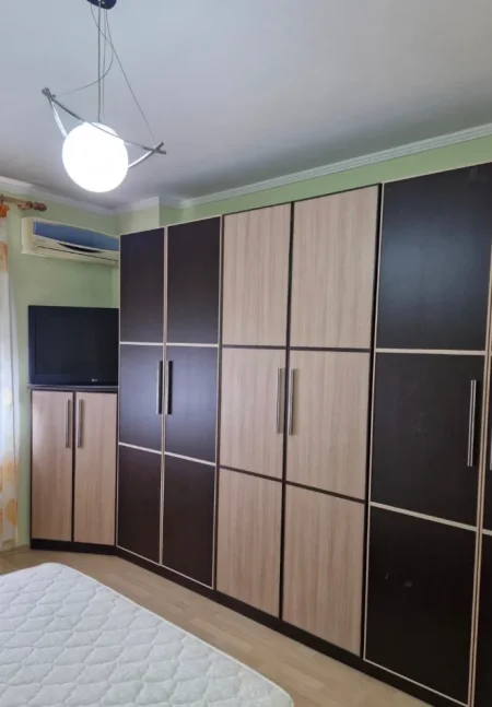 Tirane, jepet me qera apartament 2+1+Ballkon Kati 5, 106 m² 750 € (Rruga kosovareve)