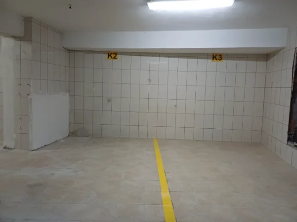 Qera 3 garazhe | post parkimi me pult komandimi, Kati -1, 130€/muaji. (Myslym Shyri) qendra e Tiranës. Perballe ish Kinema Dajtit, prapa bar Monopol