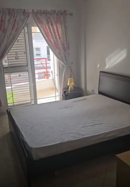 Tirane, jepet me qera apartament 2+1 Kati 8, 90 m² 90 € (YZBERISHT)