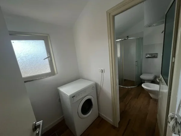 Tirane, jepet me qera apartament , (Rruga budi)
