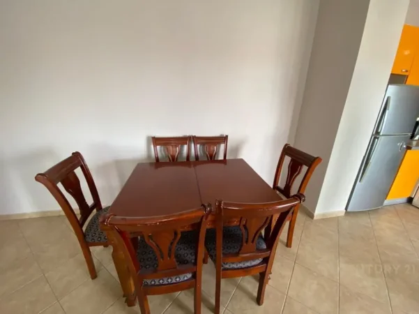 Tirane, jepet me qera apartament 2+1 Kati 6, 95 m² 650 € (mine peza)