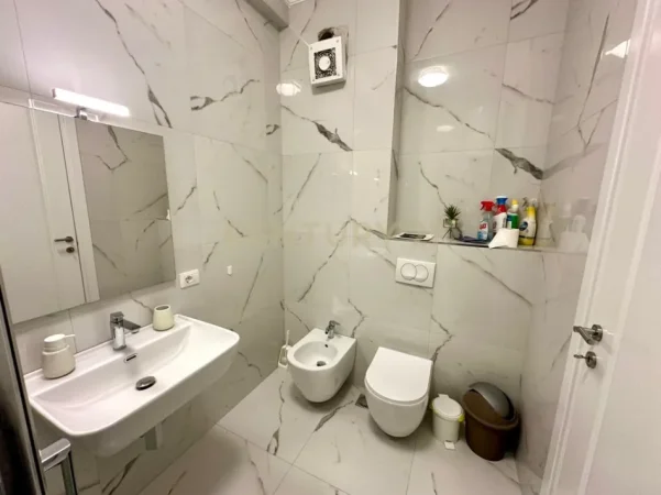 Tirane, jepet me qera apartament 1+1 Kati 3, 76 m² 1.000 € (rruga e kosovareve)
