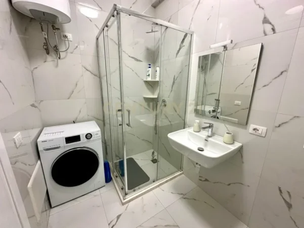 Tirane, jepet me qera apartament 1+1 Kati 3, 76 m² 1.000 € (rruga e kosovareve)