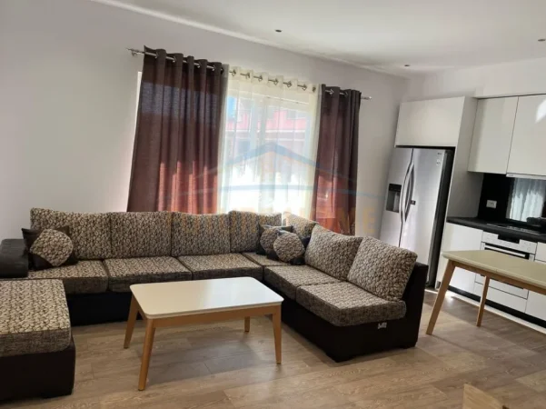 Tirane, jepet me qera apartament 2+1 Kati 0, 141 m² 500 € (Rruga 5 Maji, Tirane.)