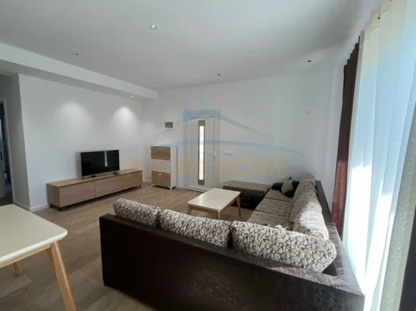 Tirane, jepet me qera apartament 2+1 Kati 0, 141 m² 500 € (Rruga 5 Maji, Tirane.)